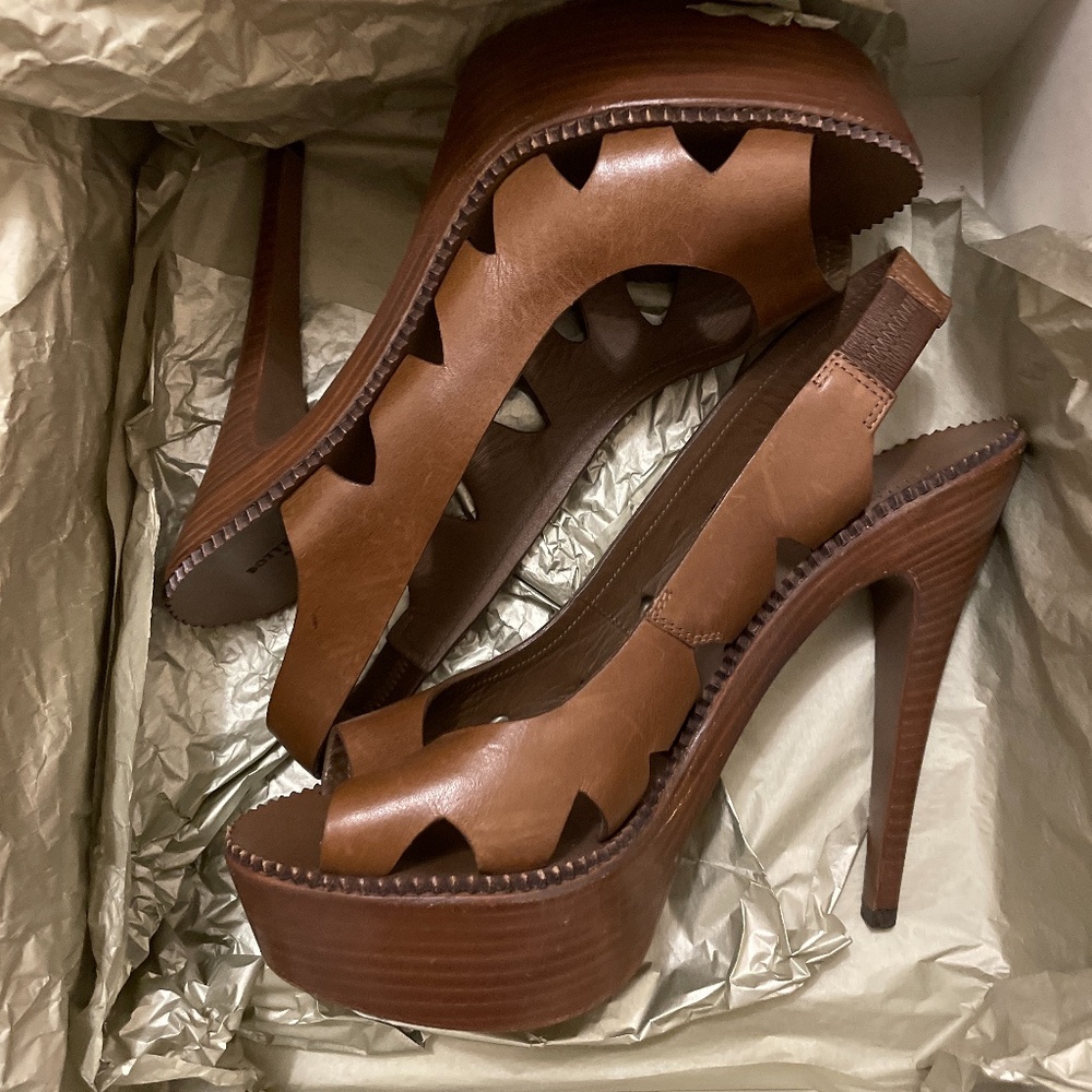 Bottega Veneta Size 39 Sandal
